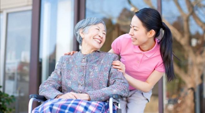 Giúp người cao tuổi luôn được quan tâm và chăm sóc đúng cách